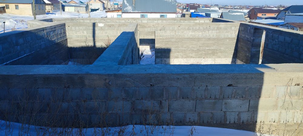 Участок с фундаментом