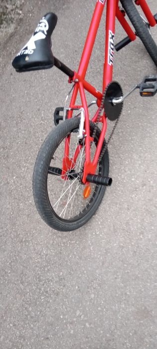 BMX cu roti pe 20 roșu cu negru