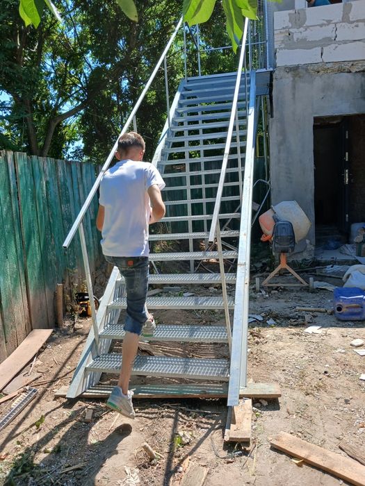 Scari metalice zincate