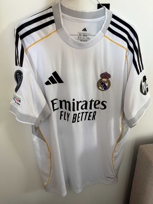 Tricou Trent Alex-Arnold Real Madrid sezonul nou cu badge uri