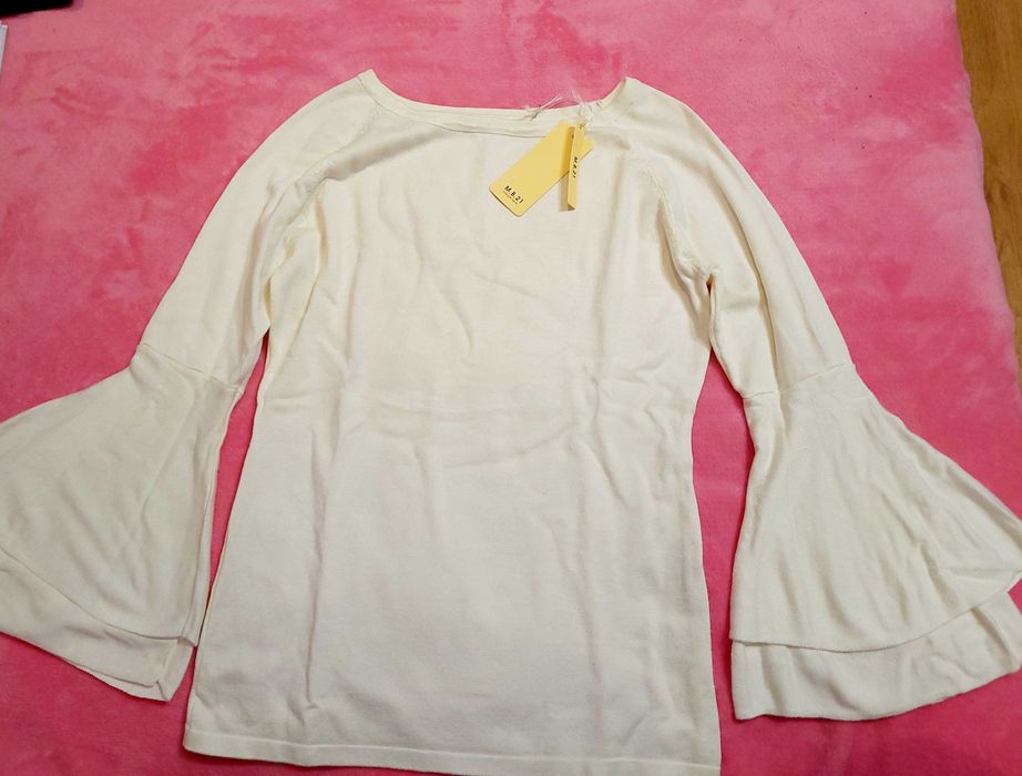 Бяла блуза с дълъг ръкав