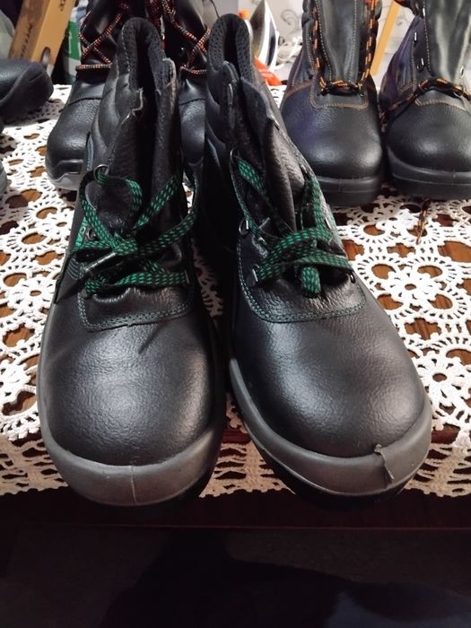 Продавам работни обувки  нови зимни