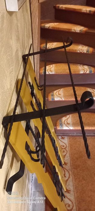 Стенна закачалка-дърво и ковано желязо