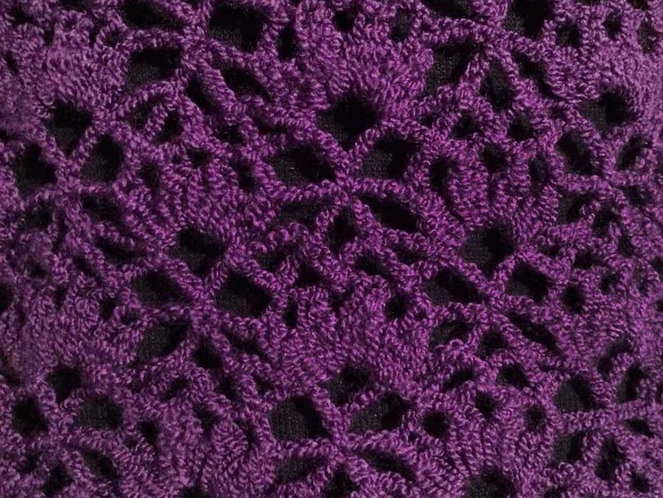 Вязаный пуловер ручной работы