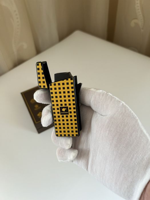 Запалка Cohiba – турбо пламък + вграден пънч