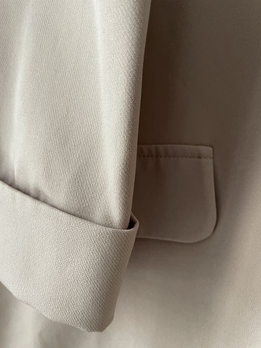 Два броя сака в бонбонен цвят и екрю