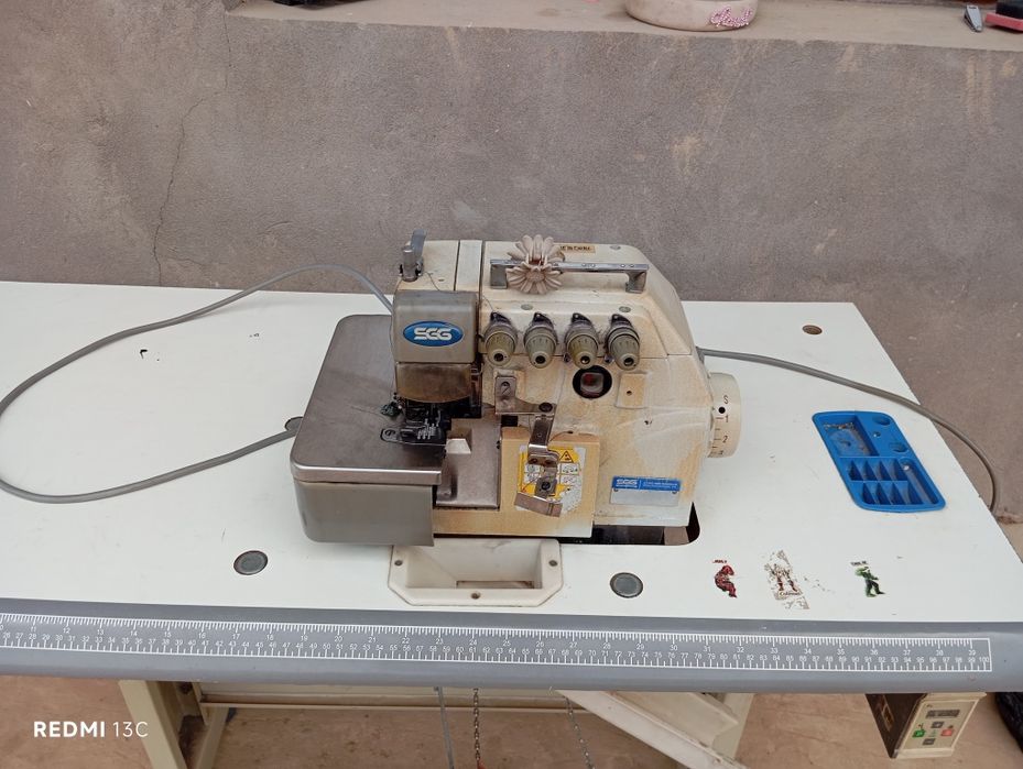 Tikuv mashinasi averlok