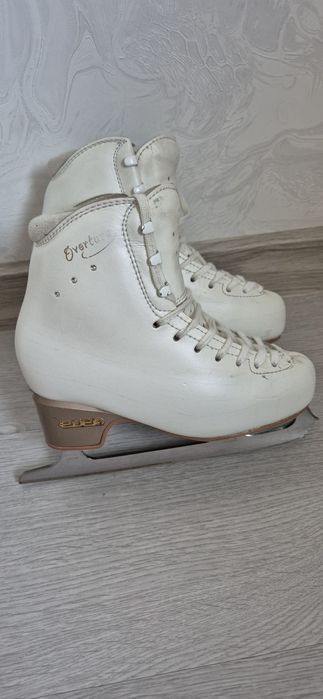 Продам Коньки для фигурного катания