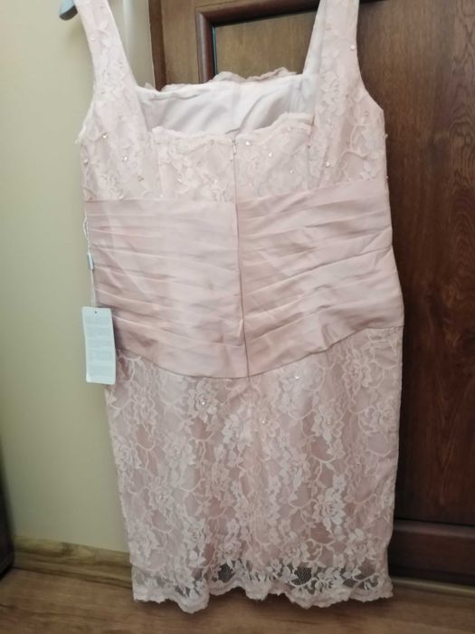 Елегантна дамска рокля