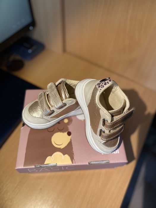 Продам детские  кросовки