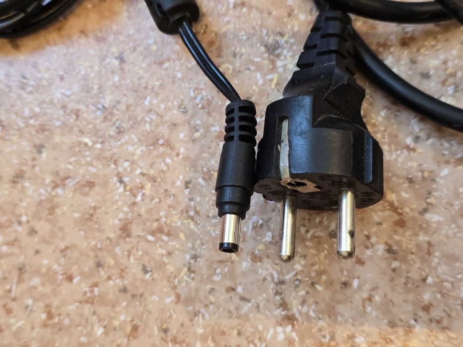 Продам зарядку для HP