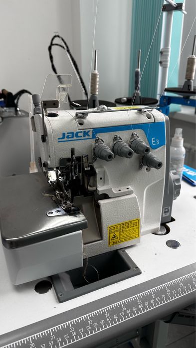 Продается Оверлок JackE3