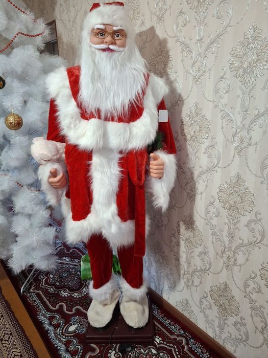 Ëлка менен Аяз ата сатылады