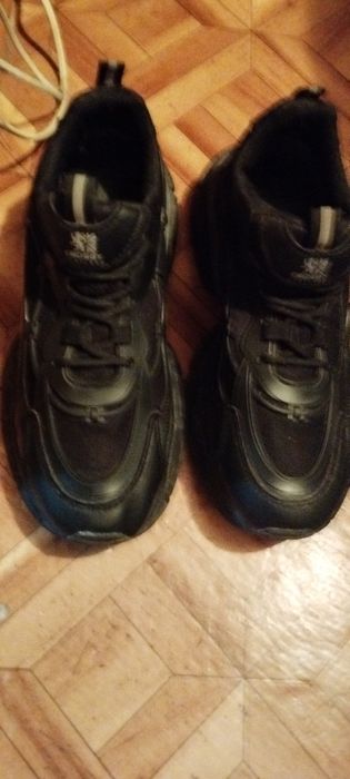 Кроссовки черные, размер 39-40