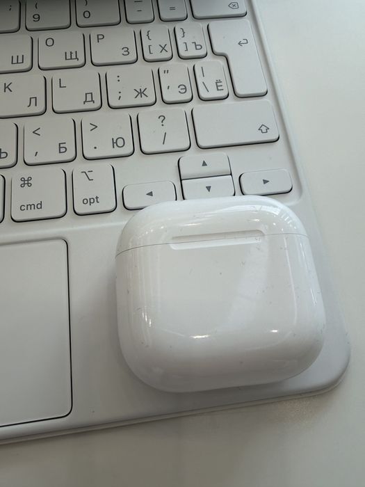 Продам Apple Airpods 4