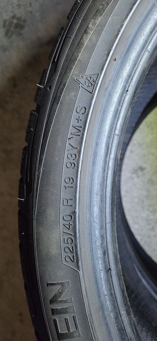 2 бр.Зимни гуми VREDESTEIN 225/40/19 ДОТ3818