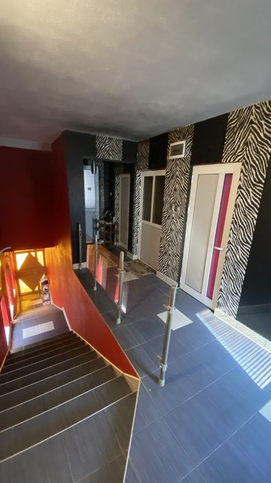 ПРОДАВА СЕ: Обзаведен самостоятелен имот от 230 кв.м (2-ри и 3-ти етаж) с ОБОСОБЕН ДВОР, отделен вход, 4 ТЕРАСИ и КЛИМАТИЦИ НАВСЯКЪДЕ