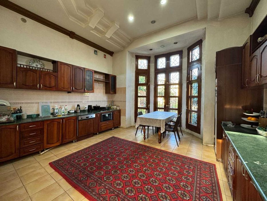 Дом 500 м2 участок 8 соток в центре. Метро Минор М.-Улугбекский (ИТ)