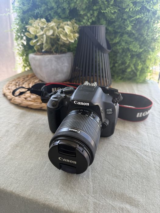 Canon EOS 700D + оригинален обектив + батерия и зарядно