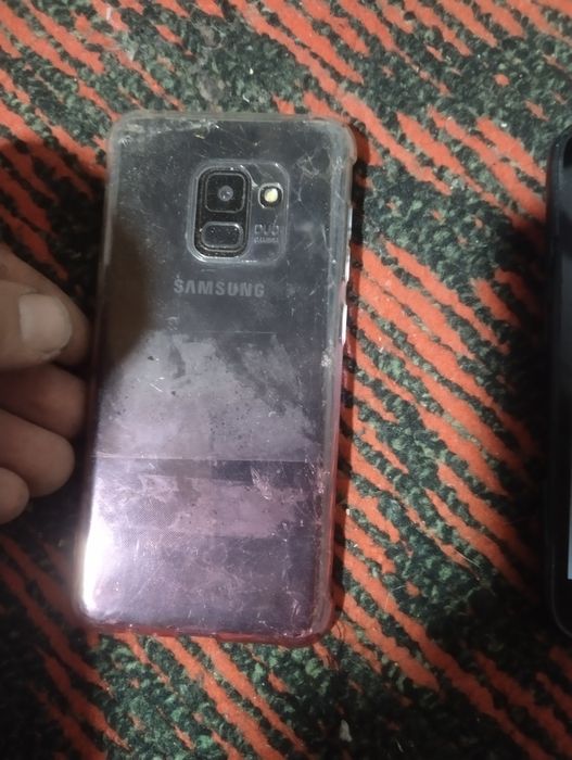 Самсунг а8 работает