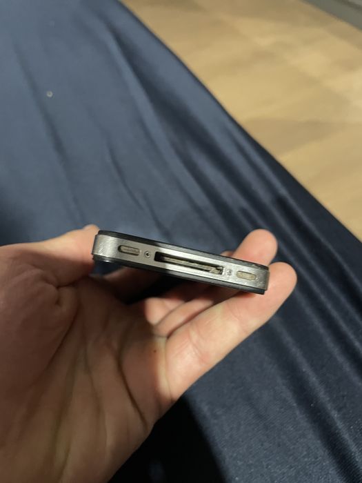 Iphone 4 cu Icloud pe el
