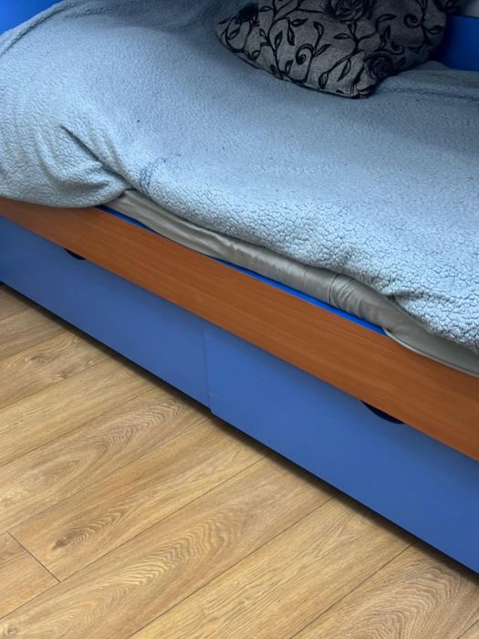 Продам двух ярусную кровать!