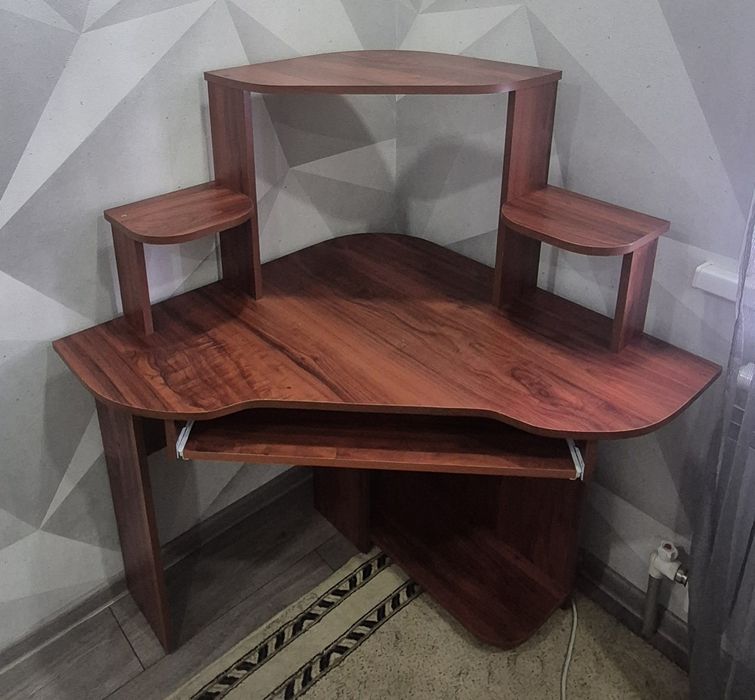 Стол компьютерный