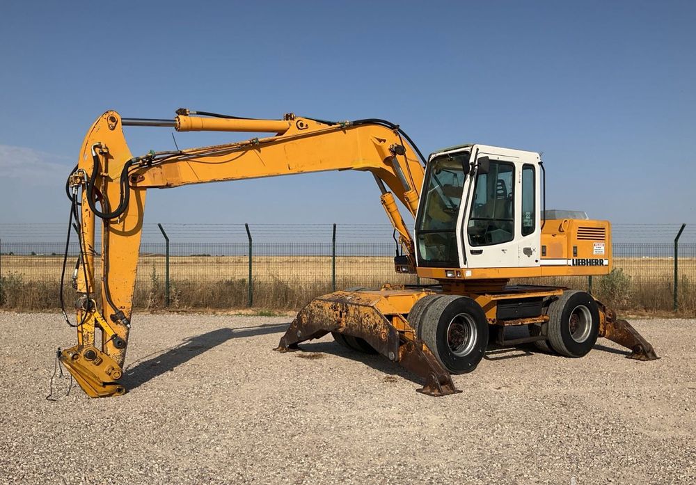 Dezmembrez excavator Liebherr A902, A900, A904, A910, A912, A914–piese