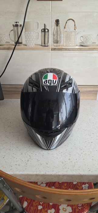 Vând casca moto AGV