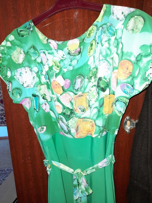 Вечерние платья в зелёном цвете