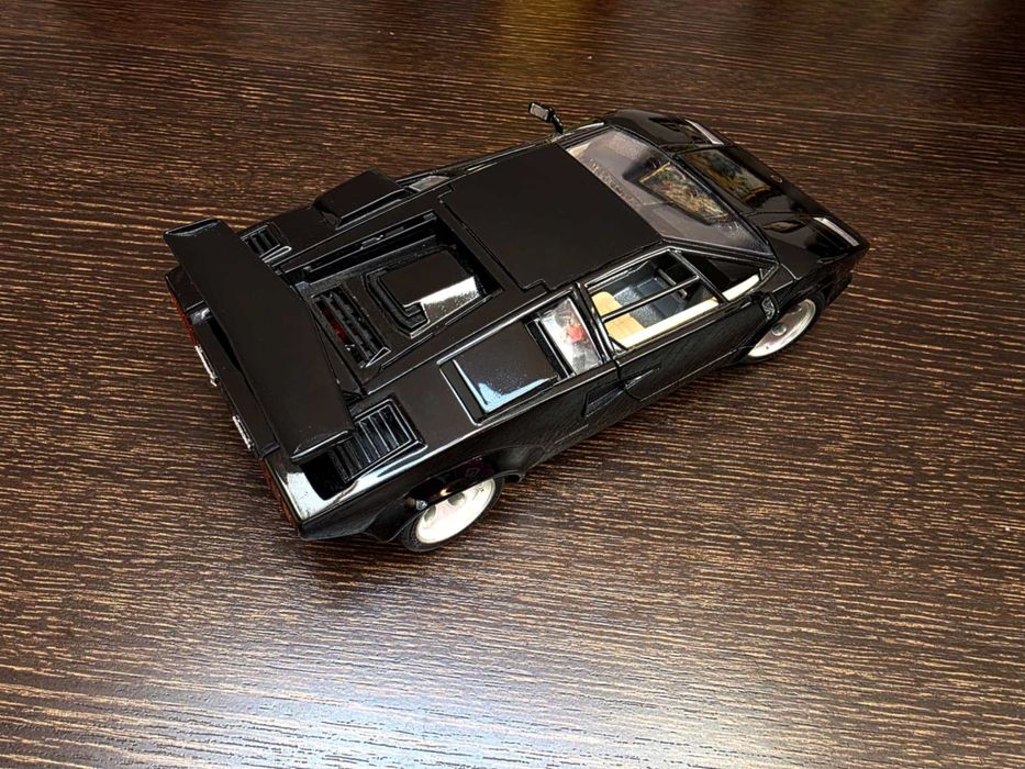 Продавам модели 1:18 и 1:24 цени от 35 до 80лв