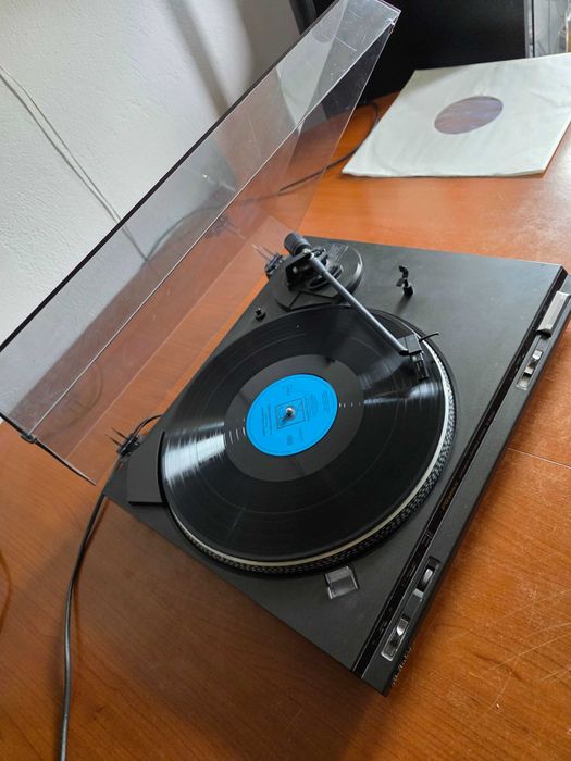 Technics SL-BD22D pick-up vintage. estetic impecabil!! O mica problema la parghia de ridicare a bratului, dar functional!