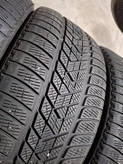 4 Anvelopele de iarnă 315 35 r22 si 275 40 r22 Pirelli