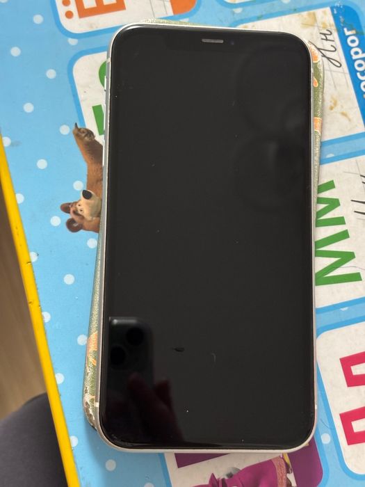 iPhone 11 white 64 gb