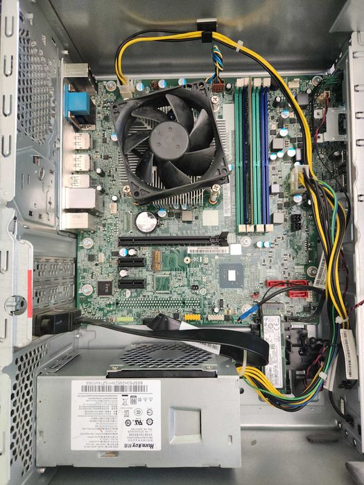 Настолен компютър Lenovo ThinkCentre M710t Intel i3 6100 / 8GB DDR4 / SSD 256 GB NVMe