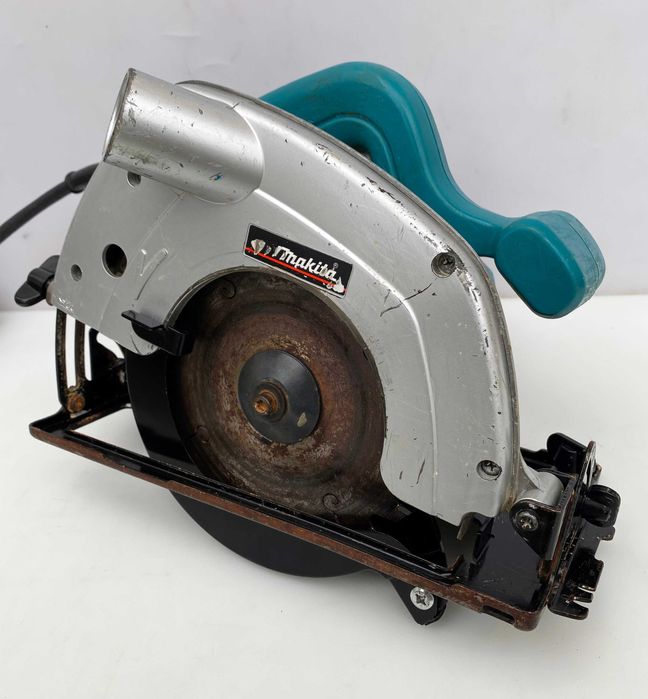 Makita 5604R - Електрически ръчен циркуляр