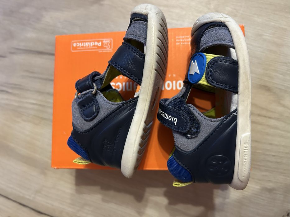 Продавам детски сандали