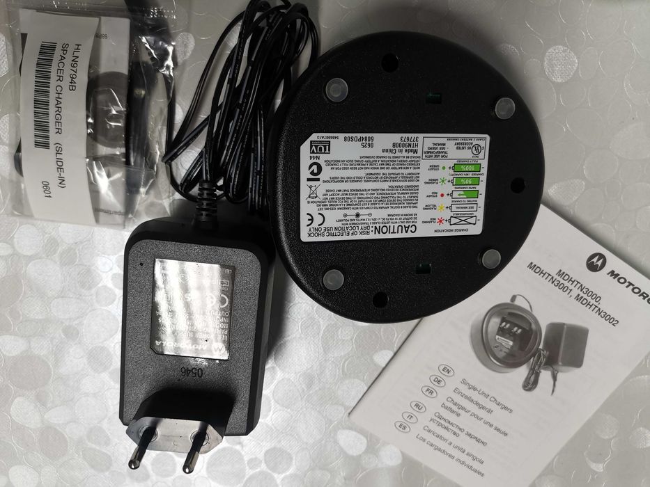 vand incarcator statie portabila MOTOROLA in cutia originala - NOU