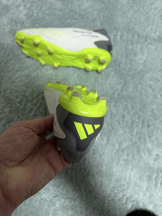 Adidasi cu crampoane marimea 31,5