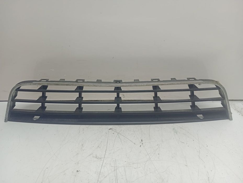Grila bara fata 3C0853677 Volkswagen Passat B6 (2005 - 2010)