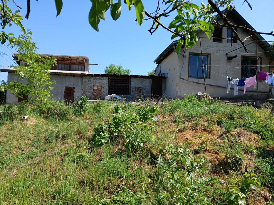 Продавам вила в град казанлък цената ще е при договаряне