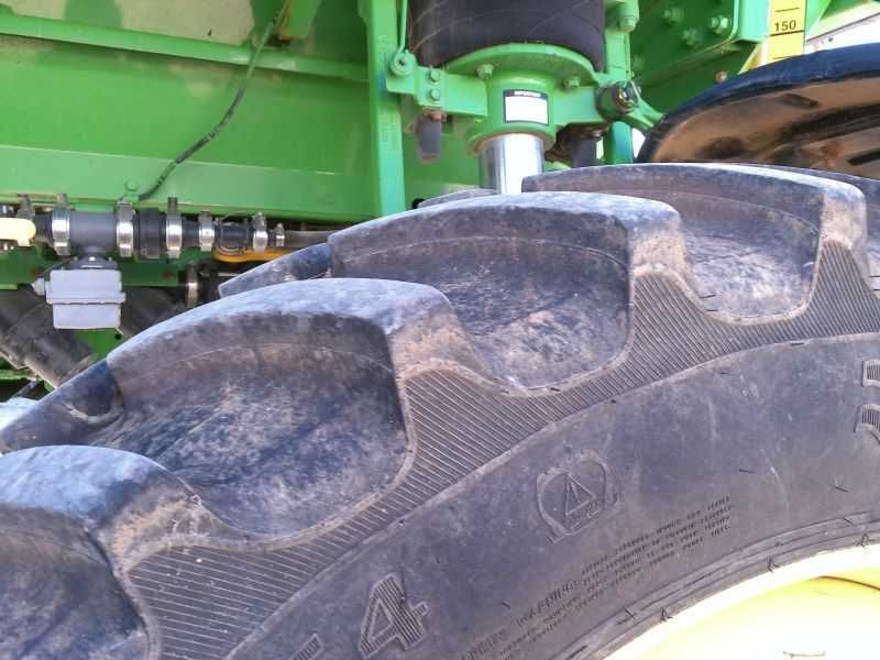 Опрыскиватель John Deere 4830