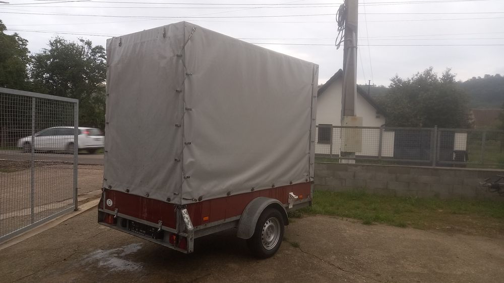 Remorca 1300kg cu prelată Humbaur