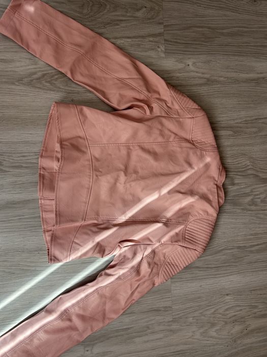 Розово кожено яке