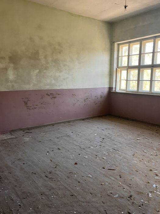 Продава сграда с УПИ 5030 кв.м. в близост до Пампорово