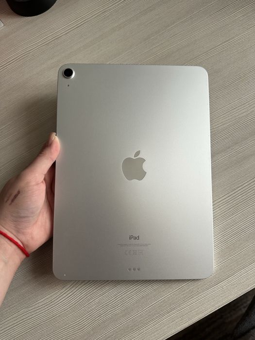 Продам iPad Air (4-го поколения)