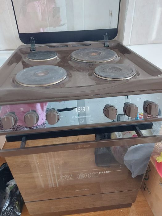 Продам электроплиту Каисер.