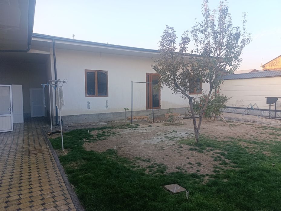 Uy sotiladi Sirg'ali tumani Qum ariq mahalla