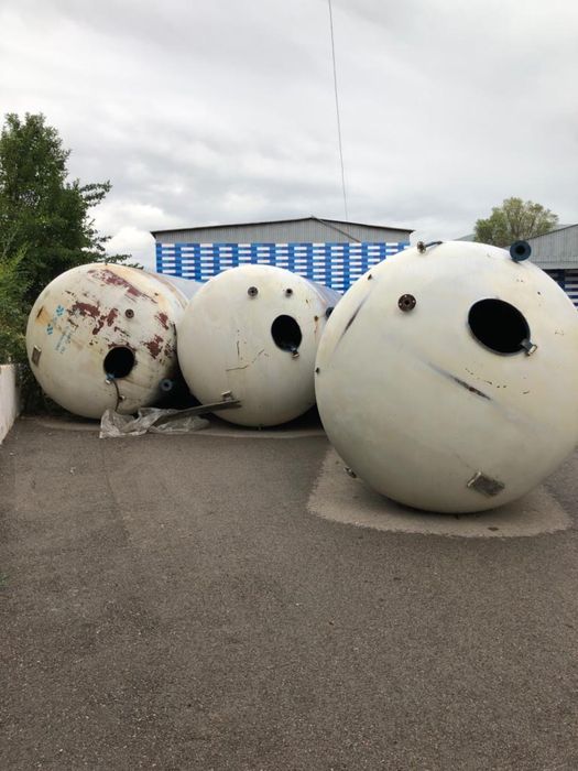 Ёмкости 25кубовые пищевые