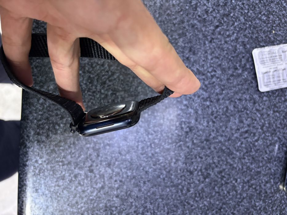 Apple watch 7.45 holati zor  ideal oqip tel qlila